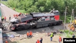 Russiýanyň Braýank sebitinde ýumrulan köpri we weýran bolan otly