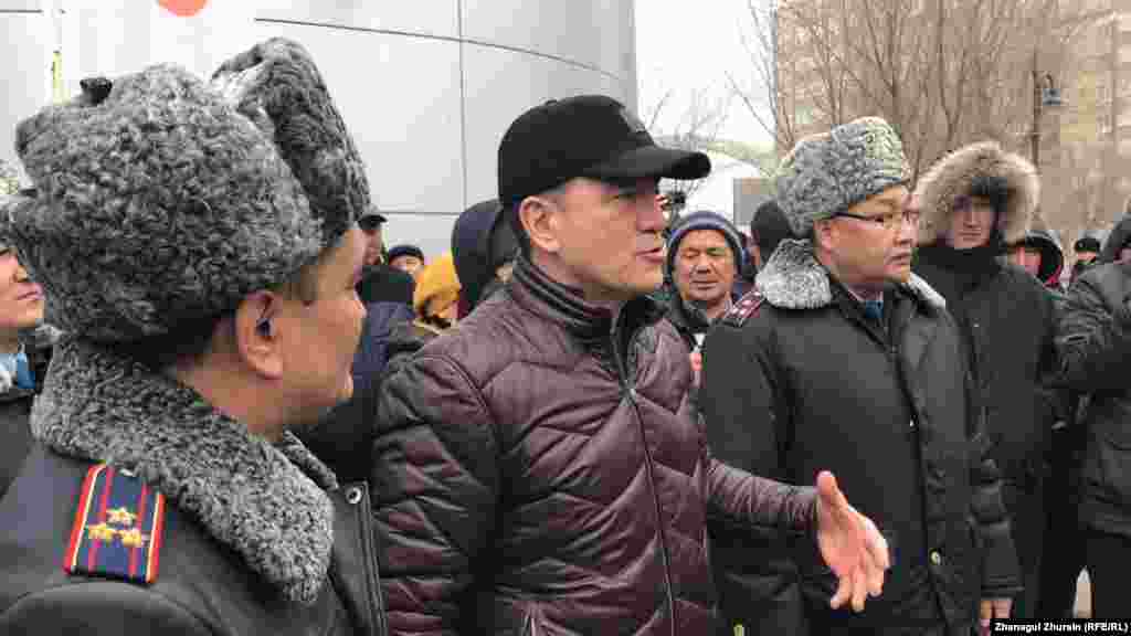 Ақтөбеде наразылар биліктің отставкаға кетуін талап етті. 
