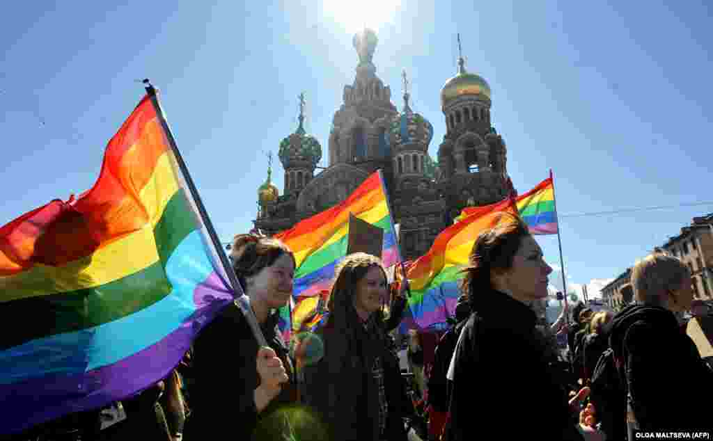 2015 року президент Росії заявив: «Я вважаю, що ніякого … переслідування, обмеження прав людей за національним принципом, етнічним принципом, за сексуальною орієнтацією не може бути…»