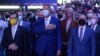 Prima victorie obținută de președintele Klaus Iohannis a fost alegerea lui Florin Cîțu în fruntea PNL, chiar cu riscul ruperii Guvernului și declanșarea unei crize politice. Imagine de la Congres cu Ludovic Orban, Klaus Iohannis și Florin Cîțu. 25 septembrie 2021.