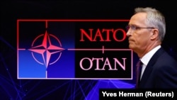 Secretarul general al NATO, Jens Stoltenberg, la o conferință de presă înaintea unei reuniuni a miniștrilor apărării din NATO, la sediul alianței din Bruxelles, Belgia, 15 iunie 2022.