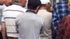 Nobata duran adamlar.