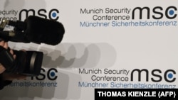 «Ми не надамо їм платформу для пропаганди», – сказав голова Мюнхенської конференції з безпеки, німецький дипломат Крістоф Гойсґен