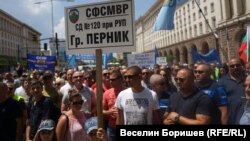 Протестиращите служители в МВР и затворите искат десетократно увеличение на почасовата ставка за нощен труд
