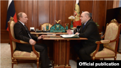 Ռուսաստանի նախագահ Վլադիմիր Պուտինը և Միխայիլ Միշուստինն աշխատանքային հանդիպման ժամանակ