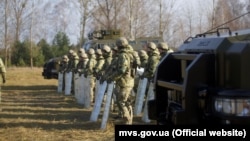 Украінскія вайскоўцы на мяжы зь Беларусьсю
