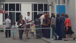 Aşgabadyň azyk dükanlaryna getirilýän ‘Ahal’ ýagynyň möçberi azalýar, nobatlar artýar