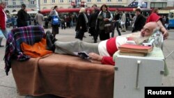 Performans Toma Gotovca u centru Zagreba 2002. godine