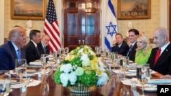 Donald Tramp və Benyamin Netanyahu Ağ evdə şam yeməyində.