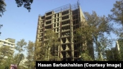 عضو کمیسیون عمران مجلس میگوید نیاز سالانه ساخت مسکن در ایران حدود یک میلیون واحد است که از این عدد «بسیار عقب» هستیم.