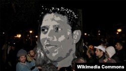 محمد بوعزیزی که خود را در مقابل ساختمان شهرداری «سیدی بوزید» در تونس به آتش کشید به سمبل اعتراض های جهان عرب تبدیل شده است.