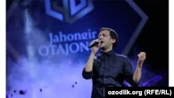Певец Джахонгир Атаджанов.
