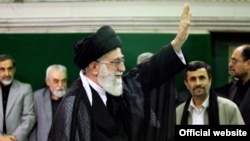 خامنه ای امروز کاملا به احمدی نژاد و حلقه ياران او که برای برکشاندن آنها از همه اعتبار خود مايه گذاشت، بی اعتماد است.