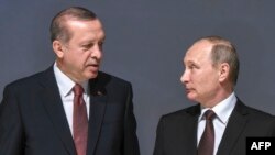 Президент Турции Реджеп Тайип Эрдоган (слева) и президент России Владимир Путин. Стамбул, 10 октября 2016 года.