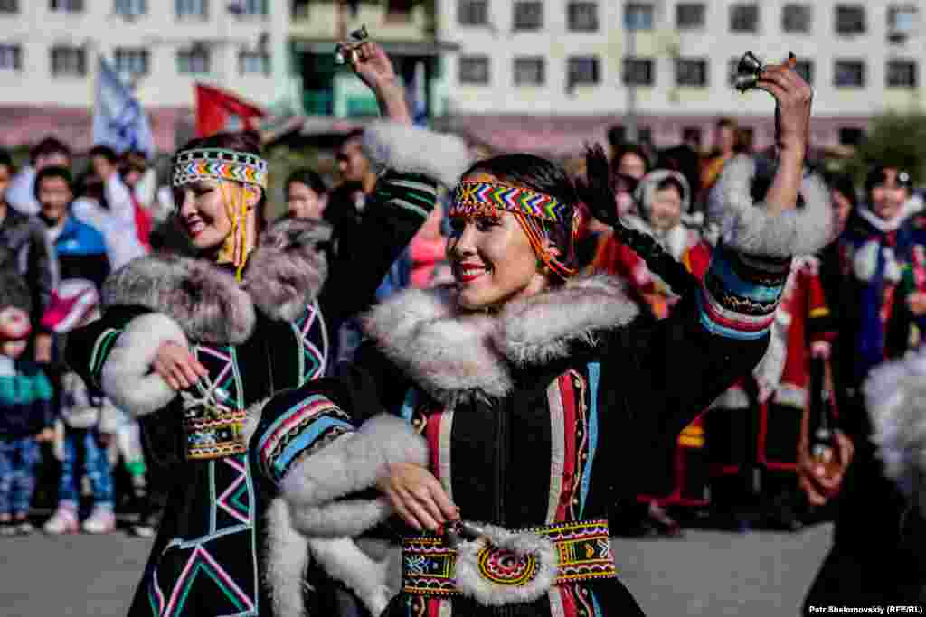 Одна из этих групп – долганы, коренное население Таймыра. По языку они относятся к тюркским народам