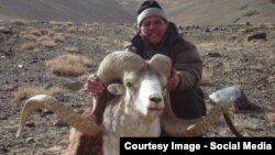 Учурда Кыргызстанда чет элдик жарандар үчүн аңчылык турларын уюштурган 46 жеке фирма бар. 