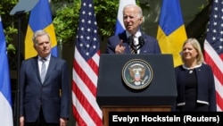 Прэзыдэнт Фінляндыі Саўлі Нііністэ, прэзыдэнт ЗША Джо Байдэн і прэм'ер-міністр Швэцыі Магдалена Андэрсан у Белым доме. 19 траўня, 2022