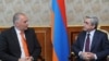 ԵԽԽՎ Հայաստանի հարցով համազեկուցող Աքսել Ֆիշերը ՀՀ նախկին նախագահ Սերժ Սարգսյանի նստավայրում, արխիվ, Երևան, 20 հուլիսի, 2011թ.
