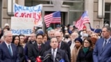 Kanun çykaryjylar 3-nji fewralda USAID-iň Waşingtonyň merkezindäki esasy edarasynyň daşynda ýygnandylar.