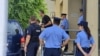 Pet policajaca je izvedeno pred sud nakon smrti 27-godišnjaka, 9. juli 2025.