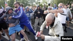 Poljski novinar je pretučen u sukobu huligana u Varšavi u utorak