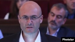«Սասնա ծռեր» կուսակցության ղեկավար անդամ Վարուժան Ավեիսյանը, արխիվ: 