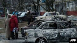 Спалені внаслідок обстрілу автомобілі. Маріуполь, 25 січня 2015 року 