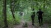 Криміналісти в Святошинському лісі Києва, де знайшли повішеним Віталія Шишова