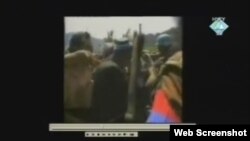 Video snimak iz Potočara kao dokaz na suđenju Radovanu Karadžiću, 28. studeni 2011.