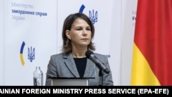 Наразі немає дипломатичних засобів змусити президента Росії Володимира Путіна припинити війну в Україні, каже Анналена Бербок