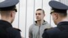 Анархісту Мікіту Емяльянаву дадалі яшчэ адзін год зьняволеньня