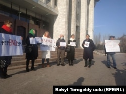 Участники акции протеста, выступающие против референдума. 9 декабря 2020 года.
