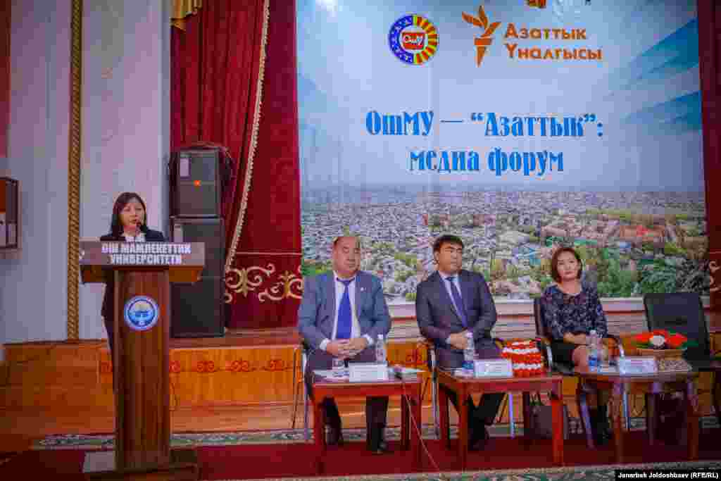 Ал эми “Эркин Европа/Азаттык” радиосунун кыргызча берүүлөрү 65 жыл мурда обого чыга баштаган. Кыргыз тилиндеги алгачкы уктурууну 1953-жылы 18-мартта Мюнхендеги студияда белгилүү кыргыз журналисти Азамат Алтай даярдап, обого алып чыккан.