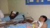 Подвергнувшиеся нападению оппозиционеры в больнице, 27 декабря 2009 г. (Фото - А1+)