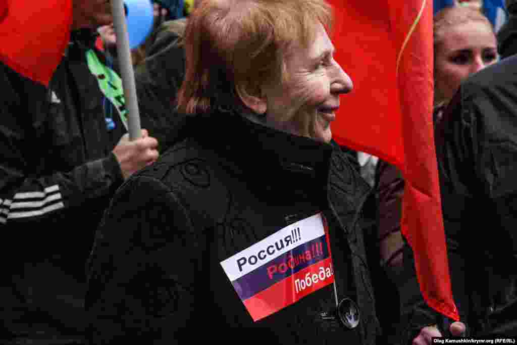 Багато учасників мітингу були з російською символікою на одязі