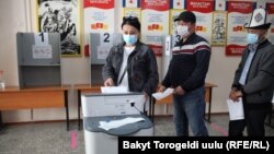 Один из избирательных участков в Бишкеке во время парламентских выборов. 4 октября 2020 года. 