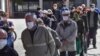 «Беллегпрам» заявіў аб вырабе амаль 15 млн масак. Ці зьявіліся яны ў аптэках?