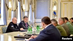 Петр Порошенко во время совещания с силовиками и МИД Украины, 11 августа 2016 г.