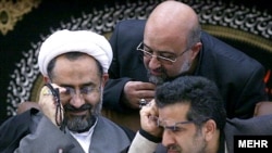حیدر مصلحی (نفر اول چپ) وزیر اطلاعات جمهوری اسلامی ایران.