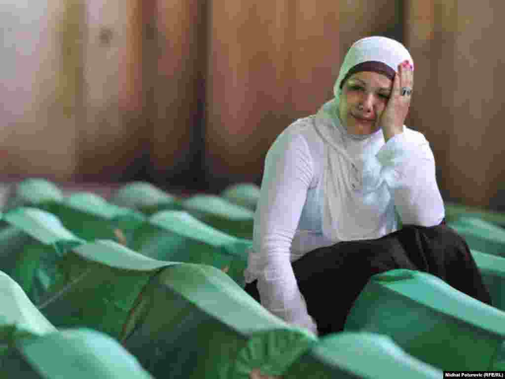 BiH - Sahrana 613 posmrtnih ostataka identificiranih žrtava masakra u Srebrenici, 11.07.2011.