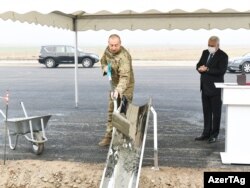 Ільгам Алієв символічно починає будівництво залізниці на території біля Нагірного Карабаху, 14 лютого 2021 року