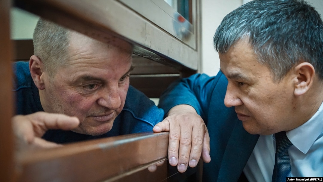 Кримськотатарський активіст Едем Бекіров (ліворуч) і адвокат Іслям Веліляєв (праворуч), архівне фото