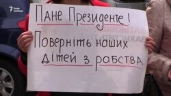 Родичі тих українців, яких у Росії обвинуватили в наркокур’єрстві, звернулися до Порошенка (відео)