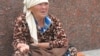 Женщина, занимающаяся попрошайничеством на улицах Ташкента. Иллюстративное фото.
