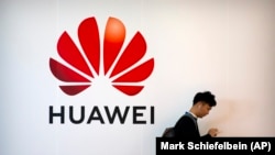 «Huawei» смартфондорунун дээрлик 70% Кытайдын өзүндө сатылган. 