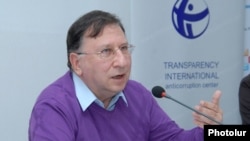 Директор Антикоррупционного центра “Transparency International” Варужан Октанян (архив)