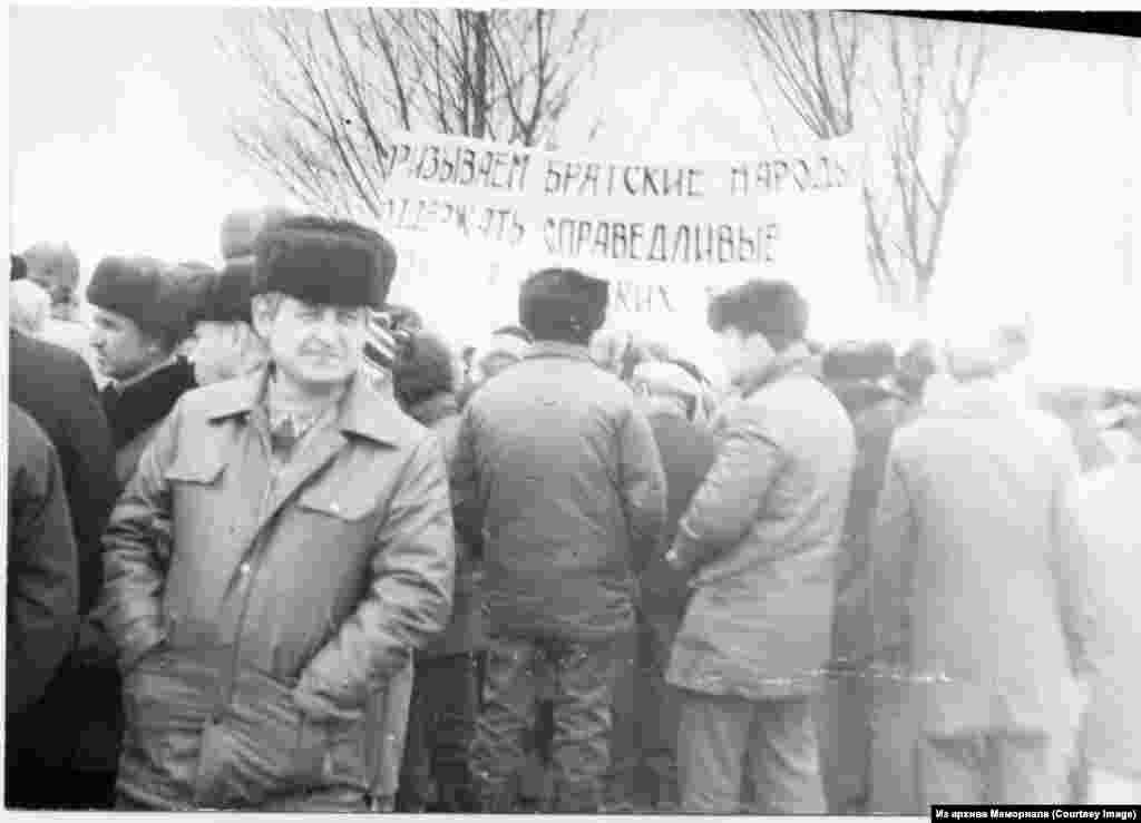 Митинг крымских татар в городе Бекобаде Ташкентской области. 14 февраля 1988 года. 