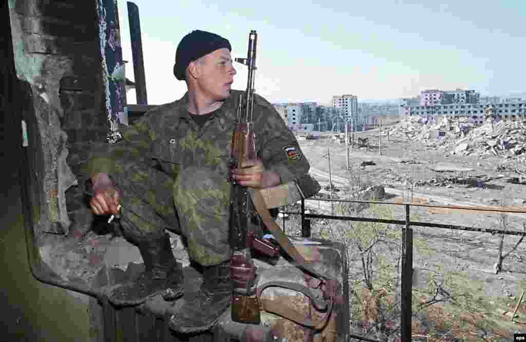 У квітні 2009 року Москва оголосила, що «контртерористична операція» в Чечні завершена. Чеченські війни, за оцінками, забрали життя від 50 до 80 тисяч людей, переважно цивільних