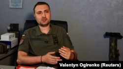 У розвідці наголосили, що поширення будь-яких повідомлень про те, що начебто обговорюється на офіційних нарадах з грифом таємно «шкодить безпеці держави та використовується ворогом у своїх інтересах»