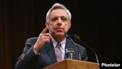 Armenia - Former Foreign Minister Vartan Oskanian speaks at a conference of his ORO opposition alliance in Yerevan, 25Feb2017.